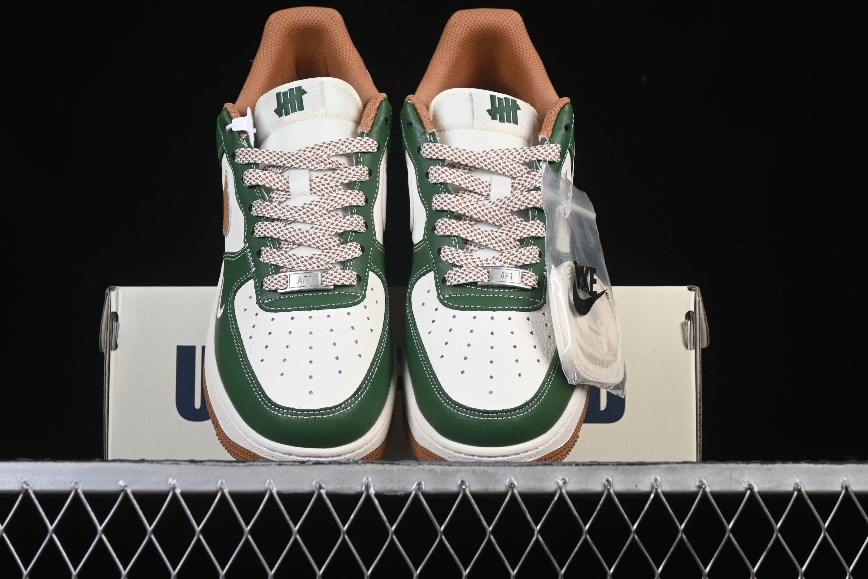 All categories Nk Air Force 1 Air Force series Nk Air Force 1 Low Air Force low top Nike Air Force 1'07 Low UN joint grass green splicing raw rubber Air Force 1 low top casual sneakers JP8028-006